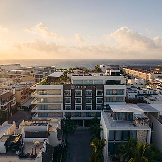 The Reef 28 &mdash; Exterior
