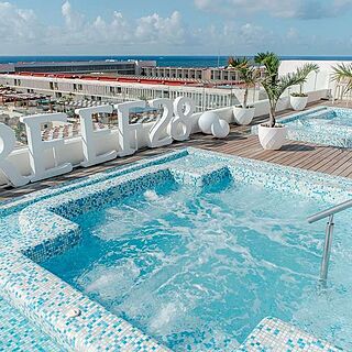 The Reef 28 &mdash; Pool