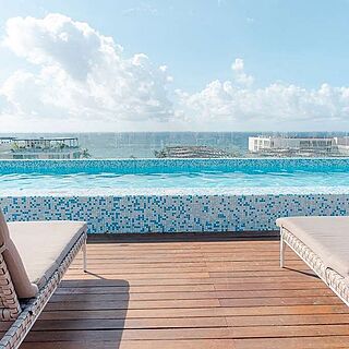 The Reef 28 &mdash; Pool