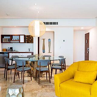 The Reef 28 &mdash; Sample Dining Area