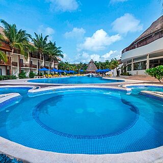 The Reef Coco Beach & Spa — Pool