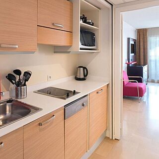 Adagio Nice Promenade des Anglais — Sample Kitchenette