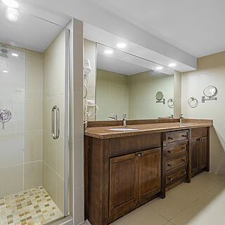 Playa Linda Beach Resort — Sample Bathroom