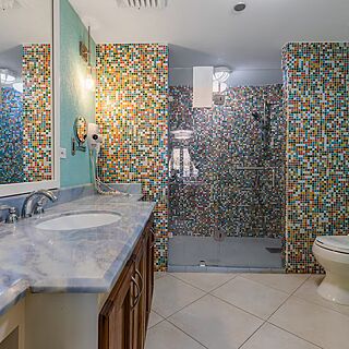 Playa Linda Beach Resort — Sample Bathroom