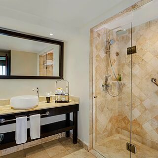 Dreams Los Cabos Suites Golf & Spa Resort — Sample Bathroom
