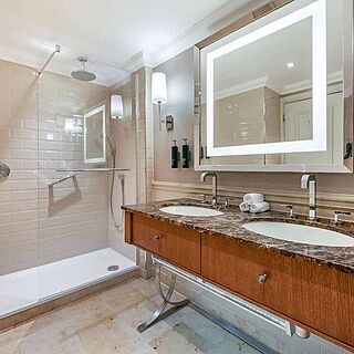 Hilton Grand Vacations Club Craigendarroch Suites Royal Deeside — Sample Bathroom