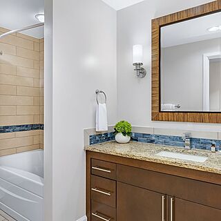 Marriott's Crystal Shores — Sample Bathroom
