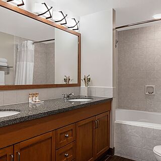 Marriott Grand Residence Club - Lake Tahoe — Sample bathroom