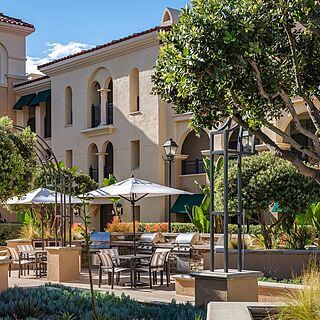 Marriott's Newport Coast Villas — Outdoor Grilling and Picnic Area