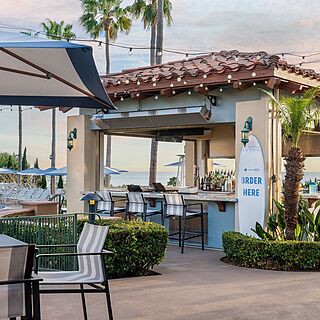 Marriott's Newport Coast Villas — Poolside Restaurant and Bar