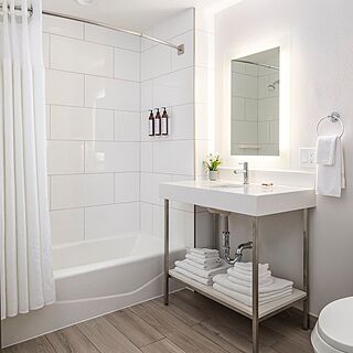 Marriott's Newport Coast Villas — Sample Bathroom