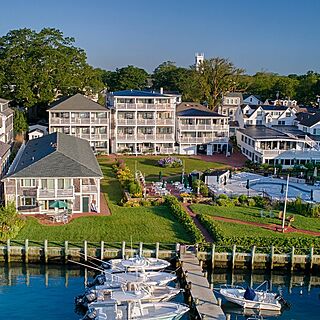 The Harborside Inn — Exterior