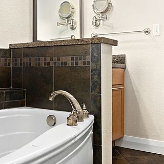 Club Wyndham Great Smokies Lodge — Sample Bathroom