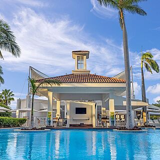 Marriott's Aruba Surf Club — Swim-up Bar