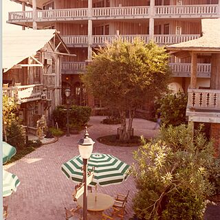 Driftwood Inn Resort &mdash; - Courtyard