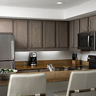 Marriott's Ocean Pointe — Sample Kitchen With Barstools