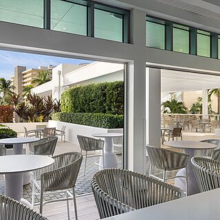 Marriott's Crystal Shores — Poolside Restaurant and Bar