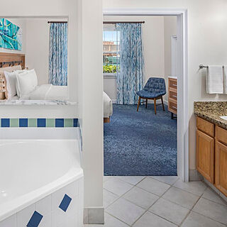 Harborside Resort at Atlantis — Sample Bathroom