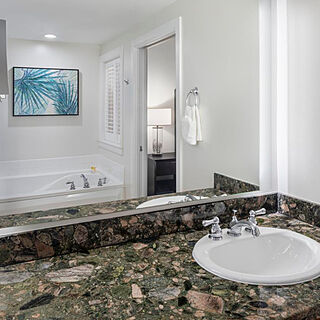 Harborside Resort at Atlantis &mdash; Sample Bathroom