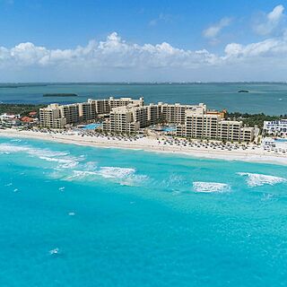 The Royal Sands — Exterior and Surrounding Areas