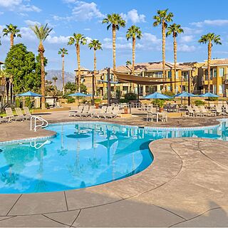 Marriott's Desert Springs Villas II — Pool With Umbrellas and Loungers