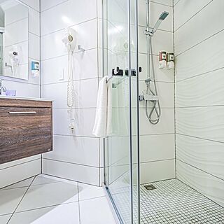 La Quinta Beach Resort — Sample Bathroom