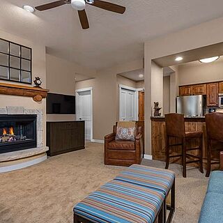 Hyatt Residence Club Beaver Creek, Mountain Lodge — Sample Living Area