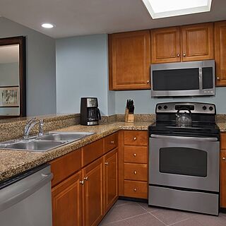 Marriott's Harbour Point and Sunset Pointe at Shelter Cove — Sample Kitchen