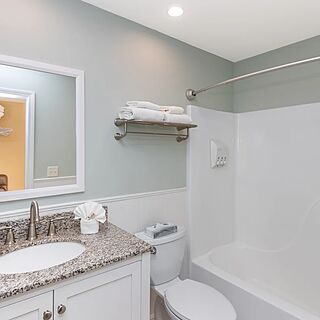 InnSeason Resorts Captain's Quarters — Sample Bathroom