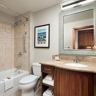Marriott's Maui Ocean Club - Napili Tower — Sample Bathroom