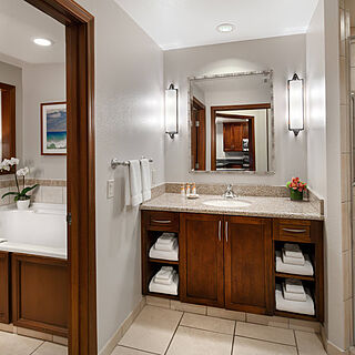 Marriott's Maui Ocean Club - Napili Tower — Sample Bathroom
