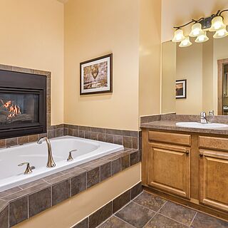 Club Wyndham Galena &mdash; Sample Bathroom