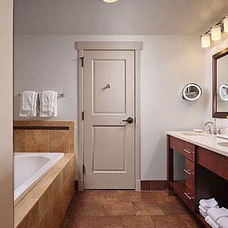 Sheraton Steamboat Resort Villas — Sample Bathroom