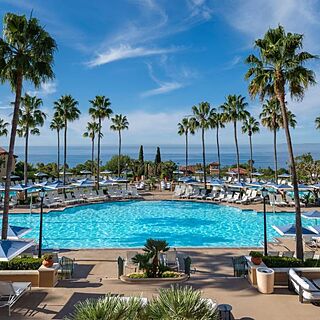 Marriott's Newport Coast Villas — Ocean-View Pool With Loungers and Umbrellas