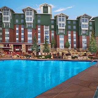 Marriott's MountainSide at Park City — Pool Wirth Loungers
