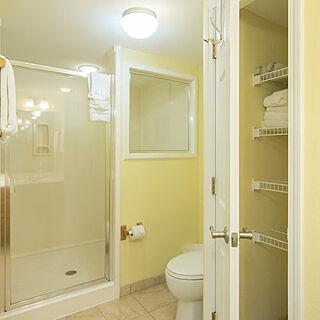 Soundside Holiday Beach Resort — Sample Bathroom