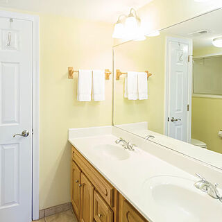 Soundside Holiday Beach Resort — Sample Bathroom