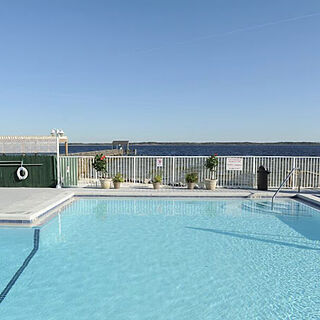Soundside Holiday Beach Resort — Pool