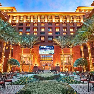 The Westin Kierland Villas — Courtyard Dining and Seating