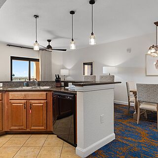 Club Wyndham Bonnet Creek Resort — Sample Kitchen and Dining Area