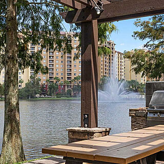 Club Wyndham Bonnet Creek Resort — Waterfront Grilling and Picnic Area