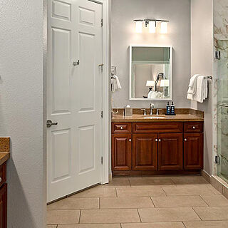Club Wyndham Grand Desert — Sample Bathroom