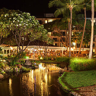 The Westin Kaanapali Ocean Resort Villas — Resort Grounds at Night and Restaurant Auntie's Kitchen