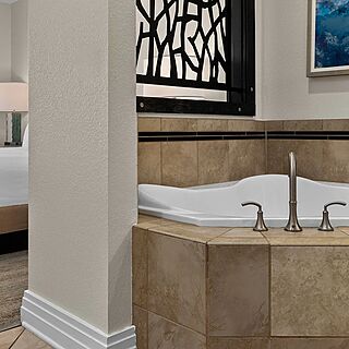 Club Wyndham Great Smokies Lodge — Sample Bathroom With Whirlpool Tub