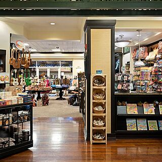 The Westin Kaanapali Ocean Resort Villas North — Pu'ukoli'i General Store Marketplace