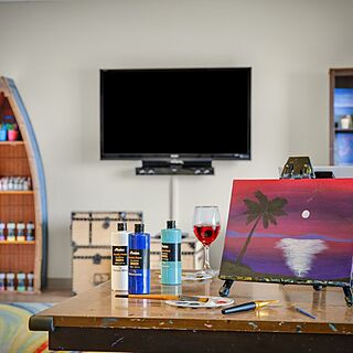 Marriott's BeachPlace Towers — Activity Center with Resort Activities (Paint and Sip)