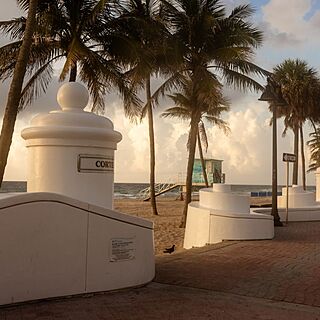 Marriott's BeachPlace Towers — Beach Entrance
