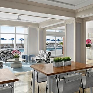 Marriott's BeachPlace Towers — Indoor Poolside Lounge