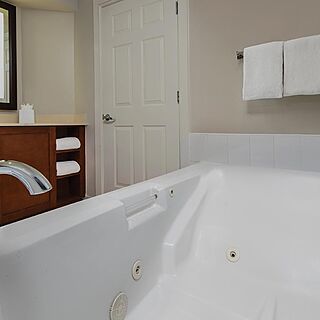 Marriott's BeachPlace Towers — Sample Bathroom