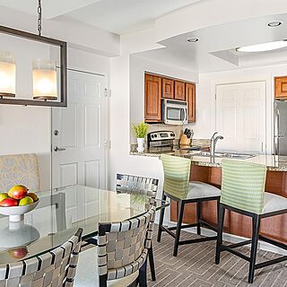 Marriott's Grande Vista &mdash; Sample Living Area (see below for unit-type specific photos)